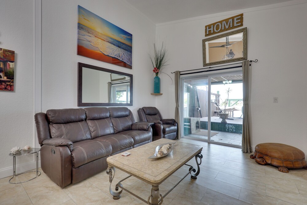 Lakefront Getaway w/ Dock Near Las Olas Beach
