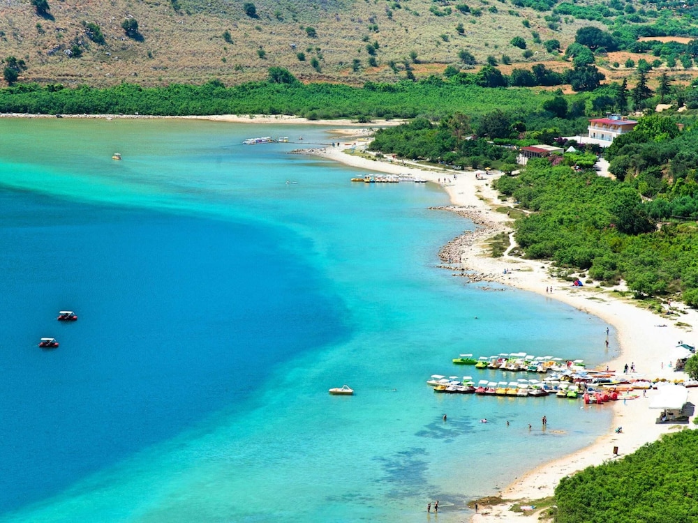 2 New Villas Next Each Other, Pool, Rent Separately or Together at Kournas Lake