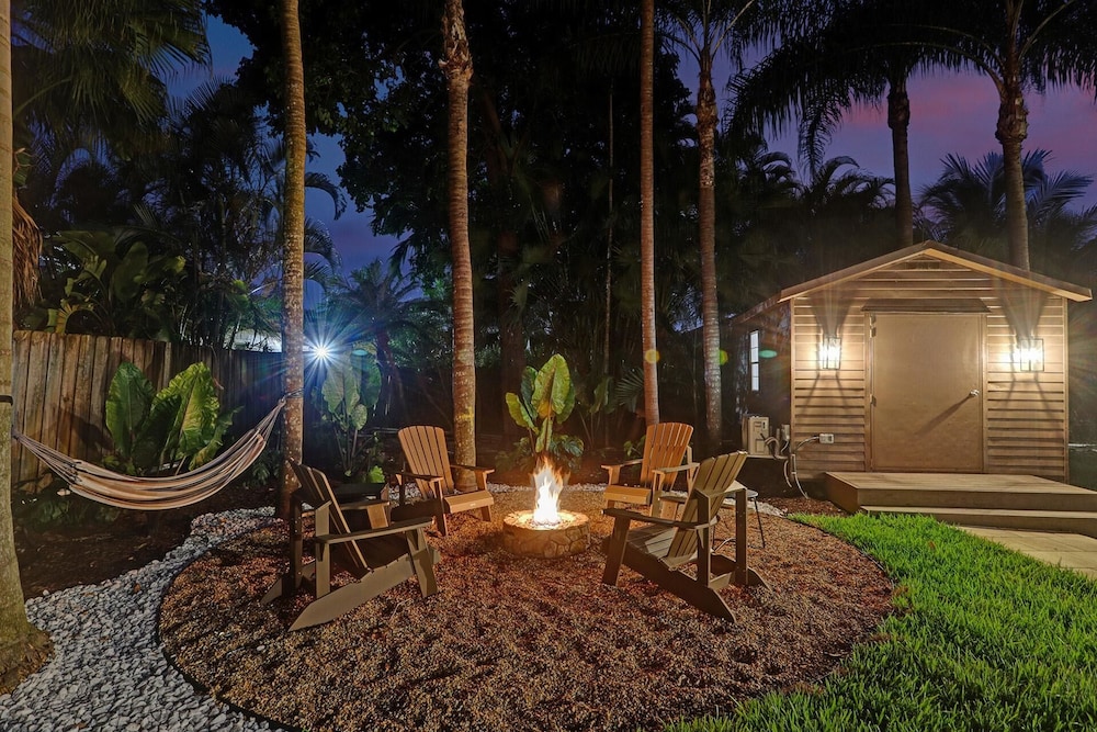 The Grand Luxe 8BR Villa w Pool and Basketball