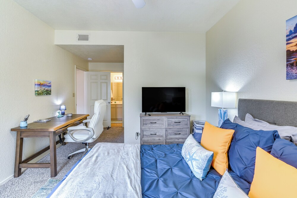 East End Galveston Condo w/ Pool, 1 Mi to Beach!