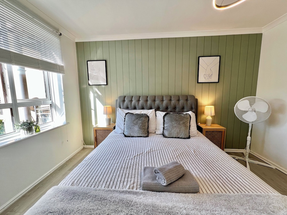 London Oasis Apartment Escape