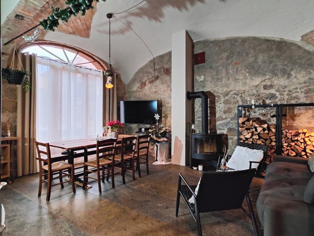 HexenburgbeiDresden Maisonette über 2 Etagen mit 4 Schlafzimmern, Kamin, Terrasse und Faßsauna, Nähe Sächsische Schweiz