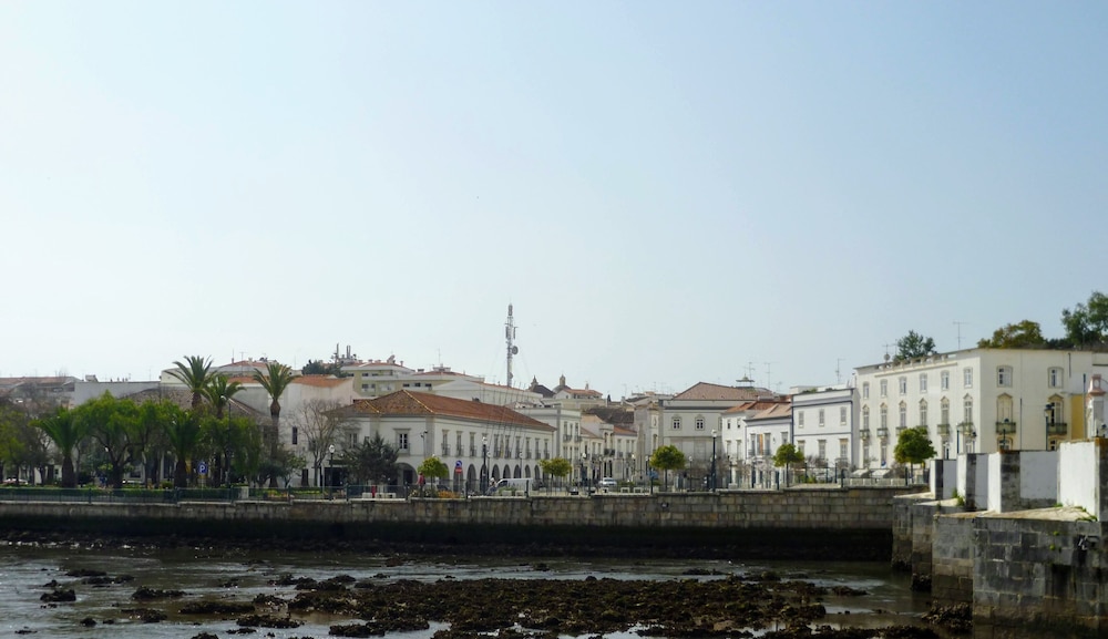 3-bed Apartment in Town Centre With Beach Access! view 2