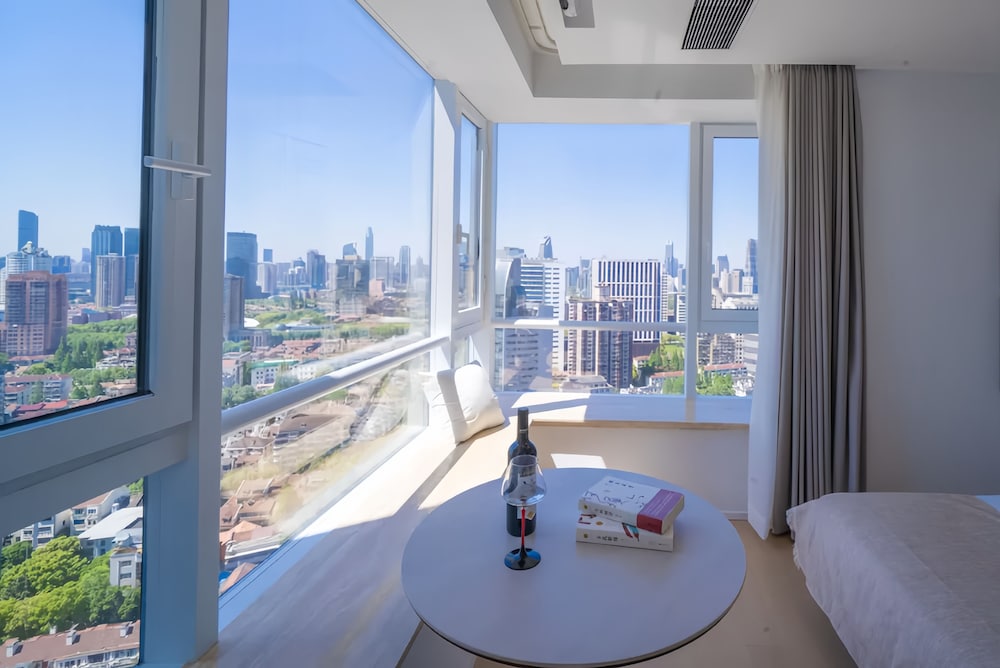 Shanghai Hills & Fan Stay