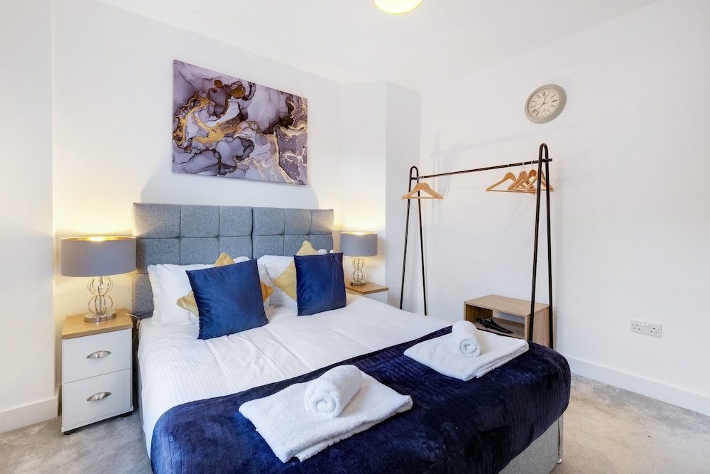 Eastons 2 Bedroom Apt. with Sofa Bed