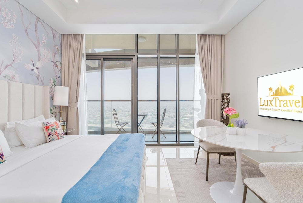 Lux BnB Aykon City