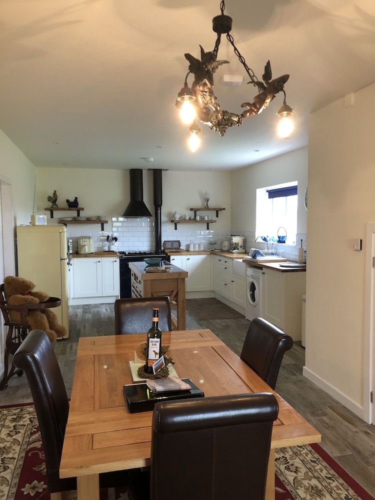 Country Retreat Sleeps 2 Near Cymyran Beach view 4