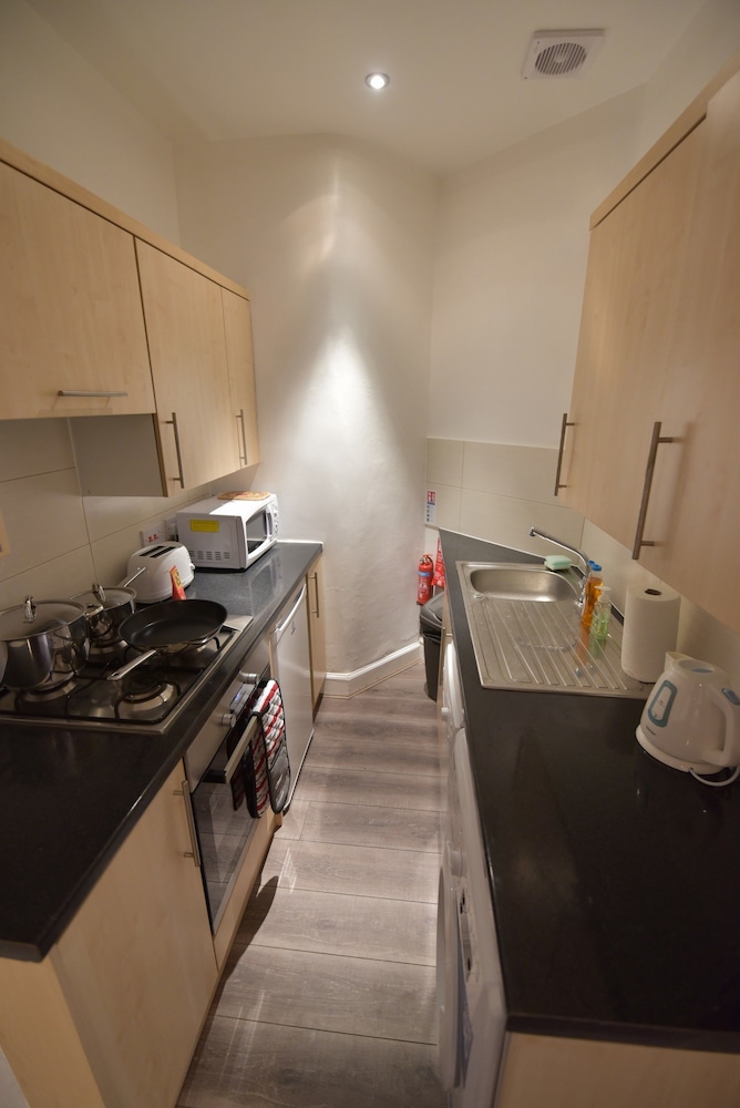 First - Meadowbank House Apartment