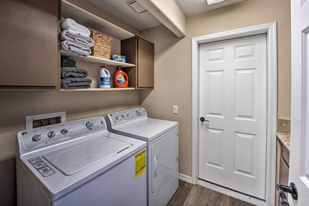 4 Mi to Lake Havasu: Home w/ Private Pool & Bbq!