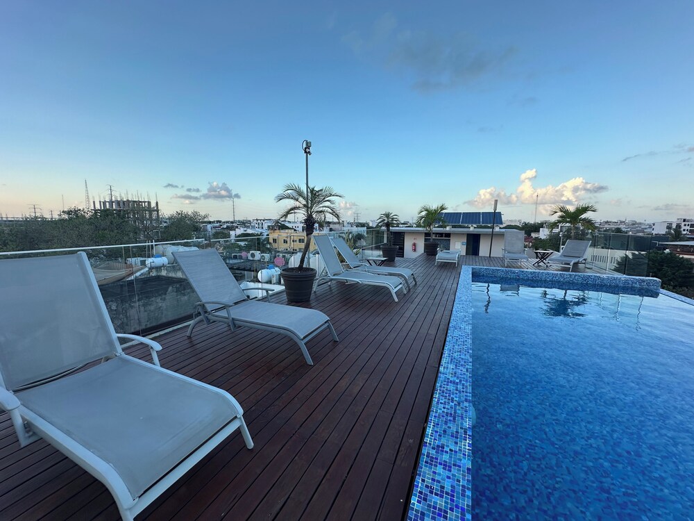 2BR Penthouse with Rooftop Pool