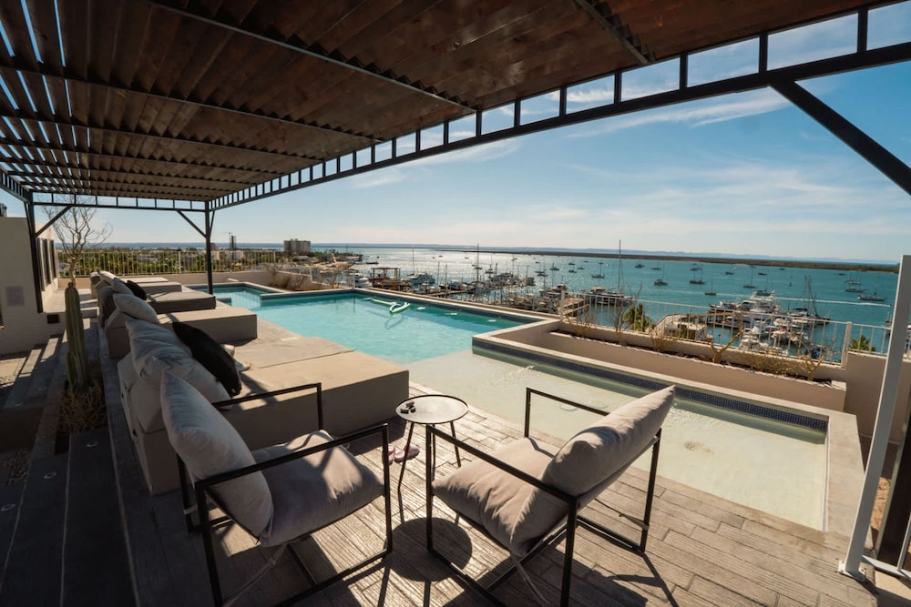 w Bright 2BR Apartment w Seaview in La Paz