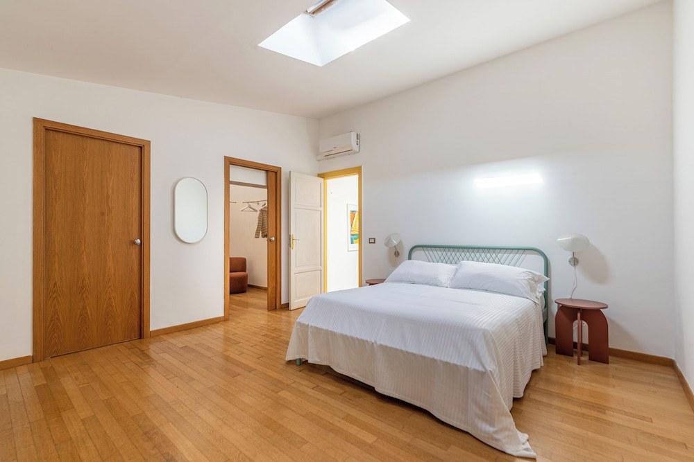 Carlo Apartment with Terrace by Wonderful Italy