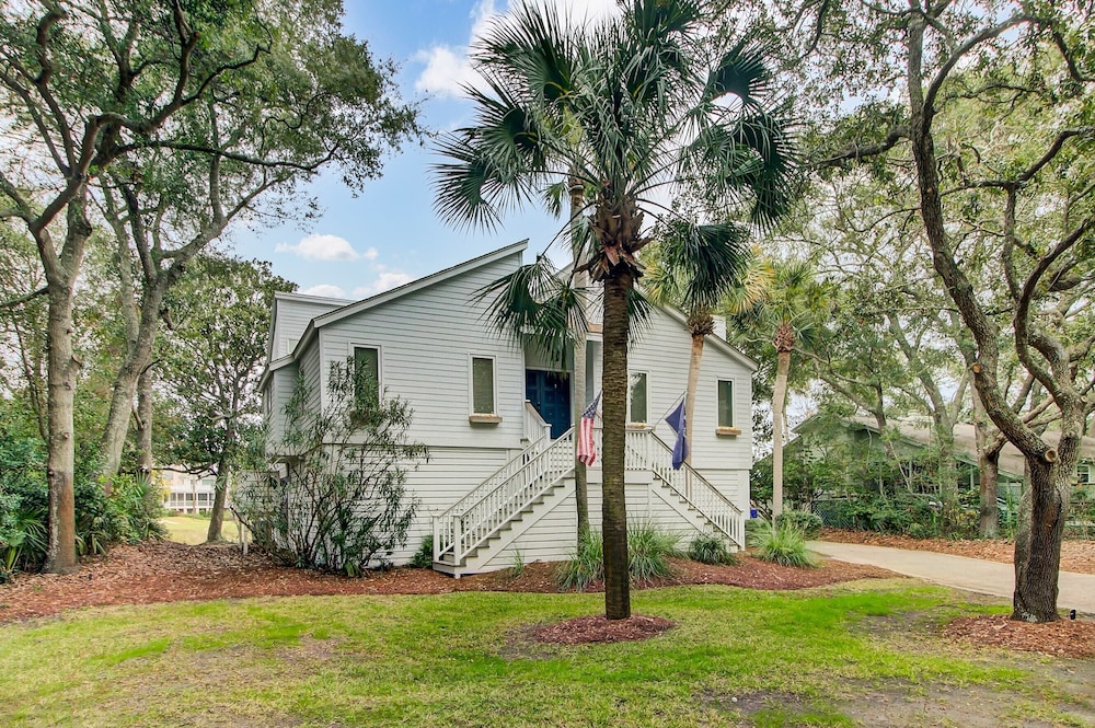 17 Oyster Row by Avantstay Lakefront Charm