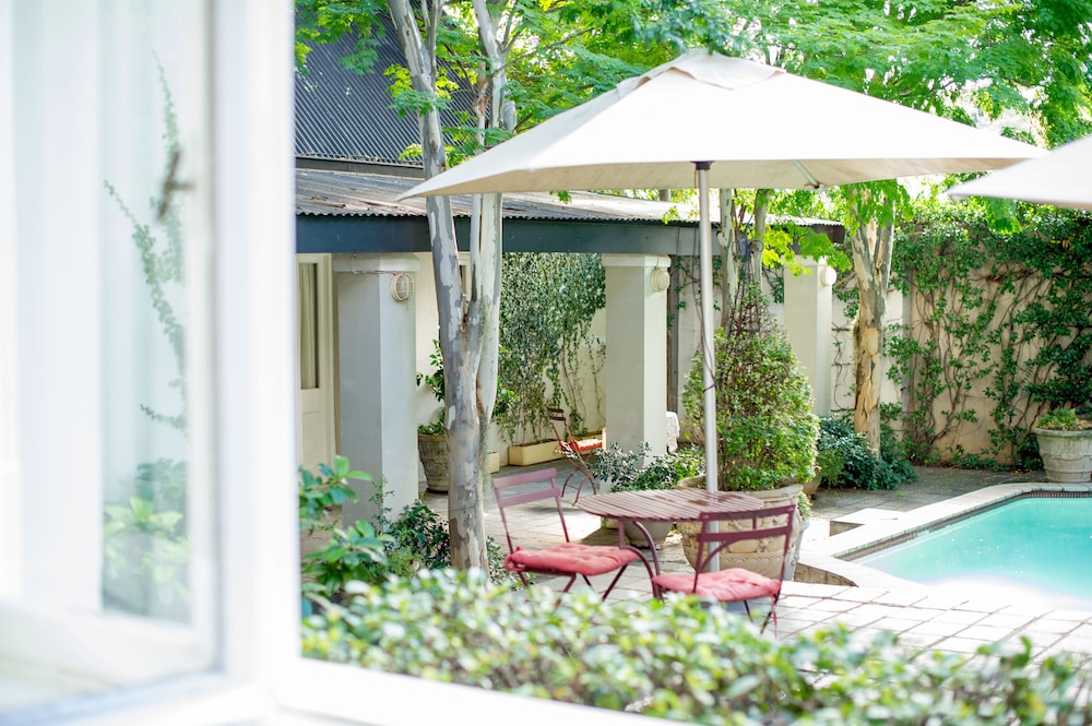 Lovely Guesthouse in Pretoria Welcoming you on a Spacious Room With Breakfast