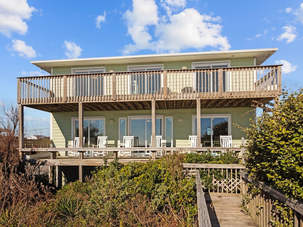 Livin' the Ruff Life by Topsail Realty