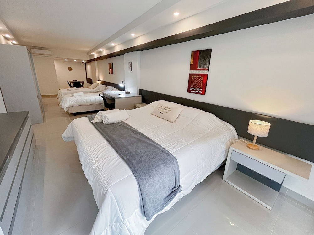 Ayres Suites Moreno