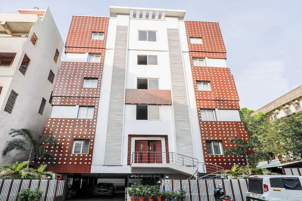 OYO Flagship 9352 Hotel SRC Grand