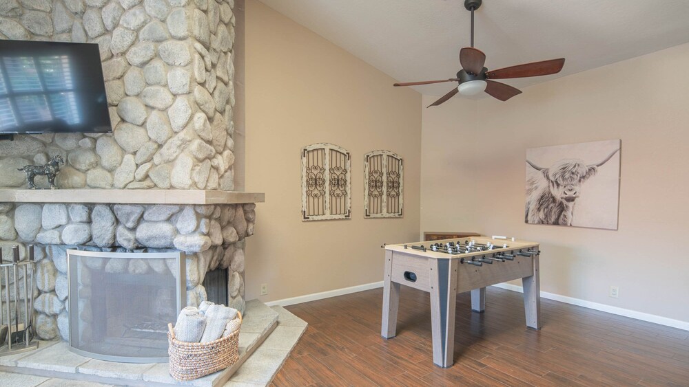 Scottsdale Gem W/pool in Private and Serene Yard!