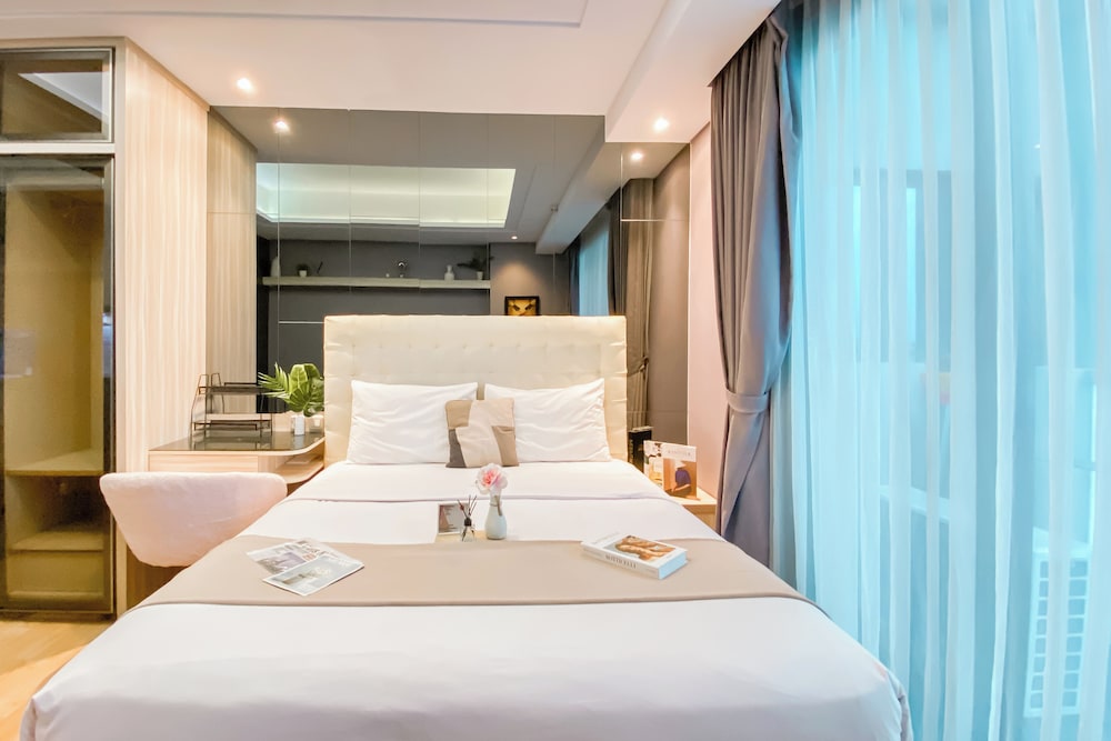 Spacious Studio Apartment at Capitol Suites