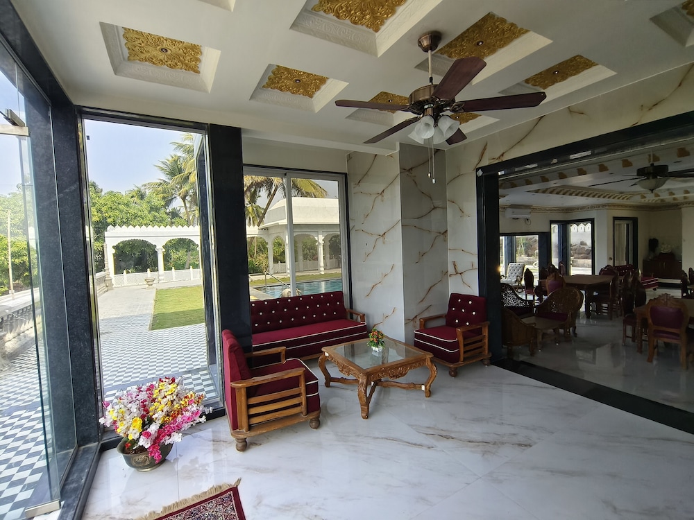 Lobby & Reception