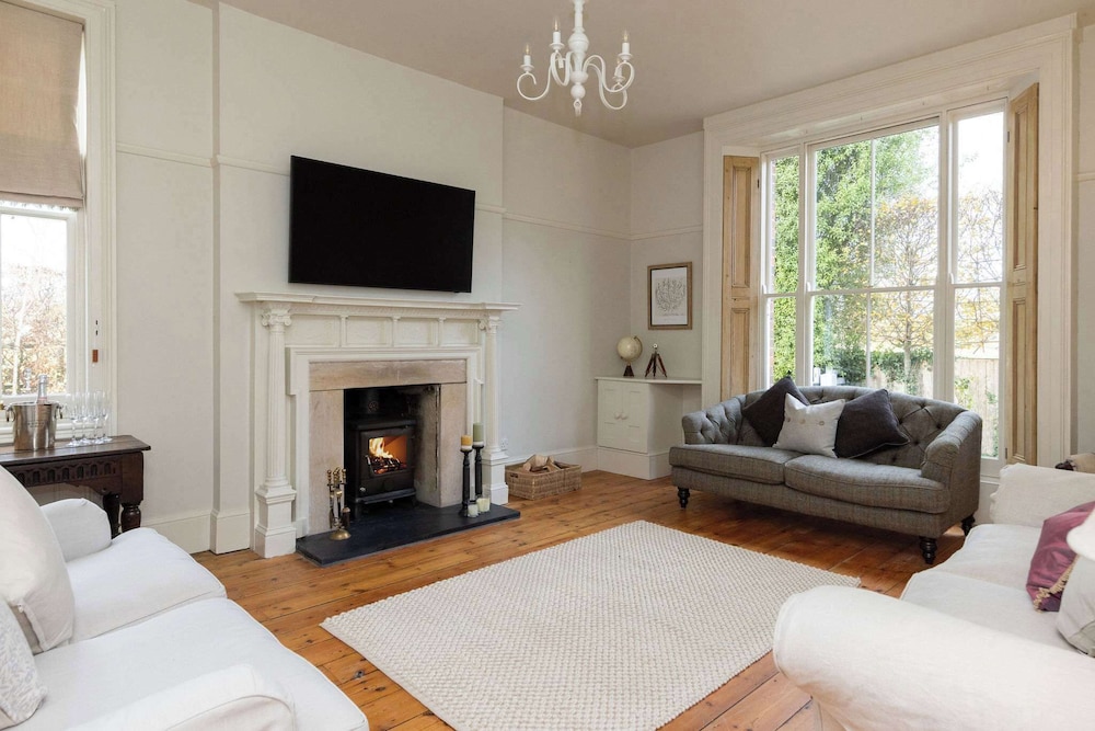 Victorian House Sleeps 14 Pool and Gardens