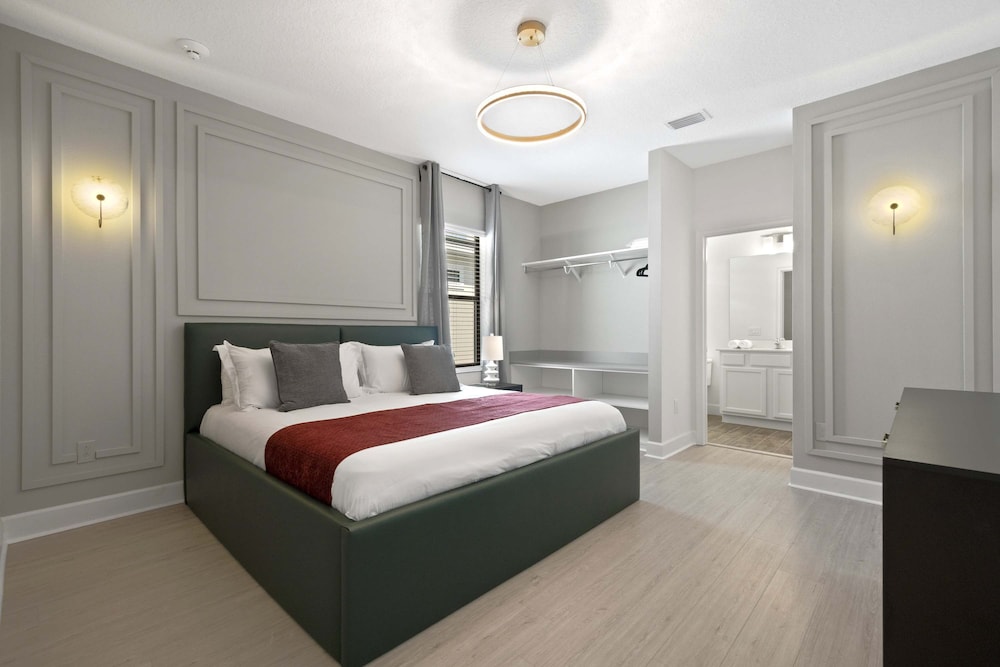 Magical 15-bedroom Villa Game Room, Theater & More!