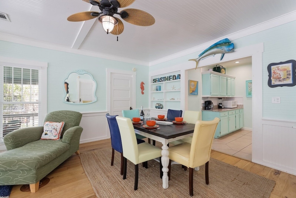 Marmalade Mermaid 3 Bedroom Home by RedAwning