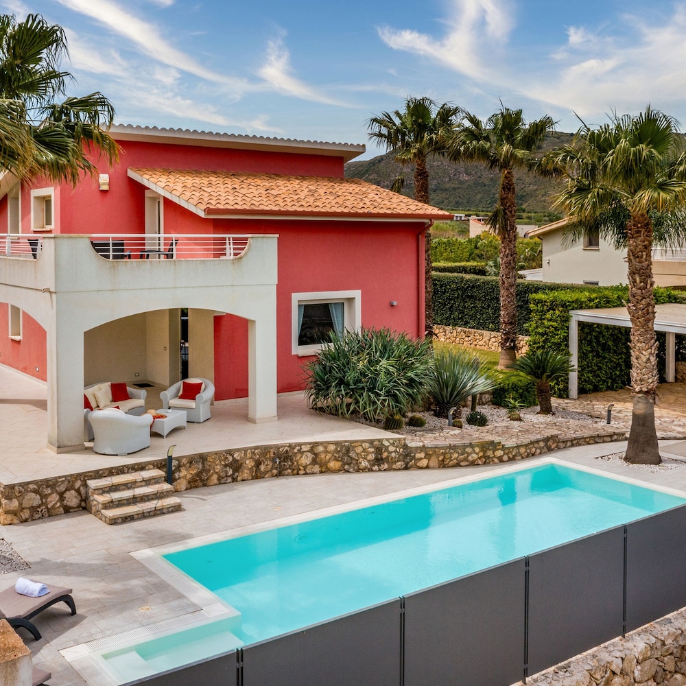 Villa Jacqueline con Piscina Privata 8 Posti Letto