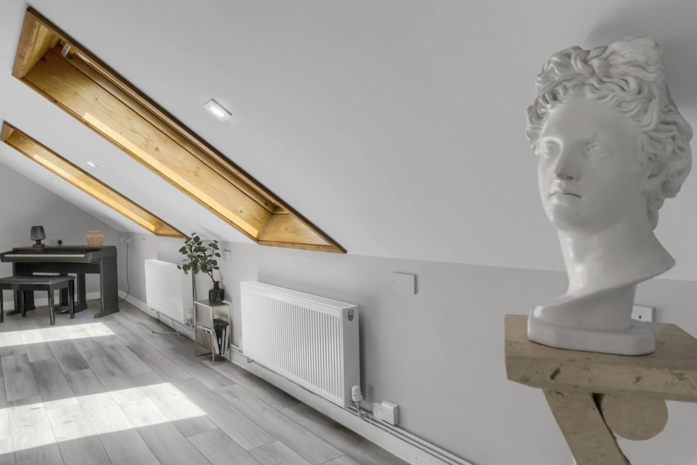 Luxury Penthouse Suite - Swansea Central - Beach