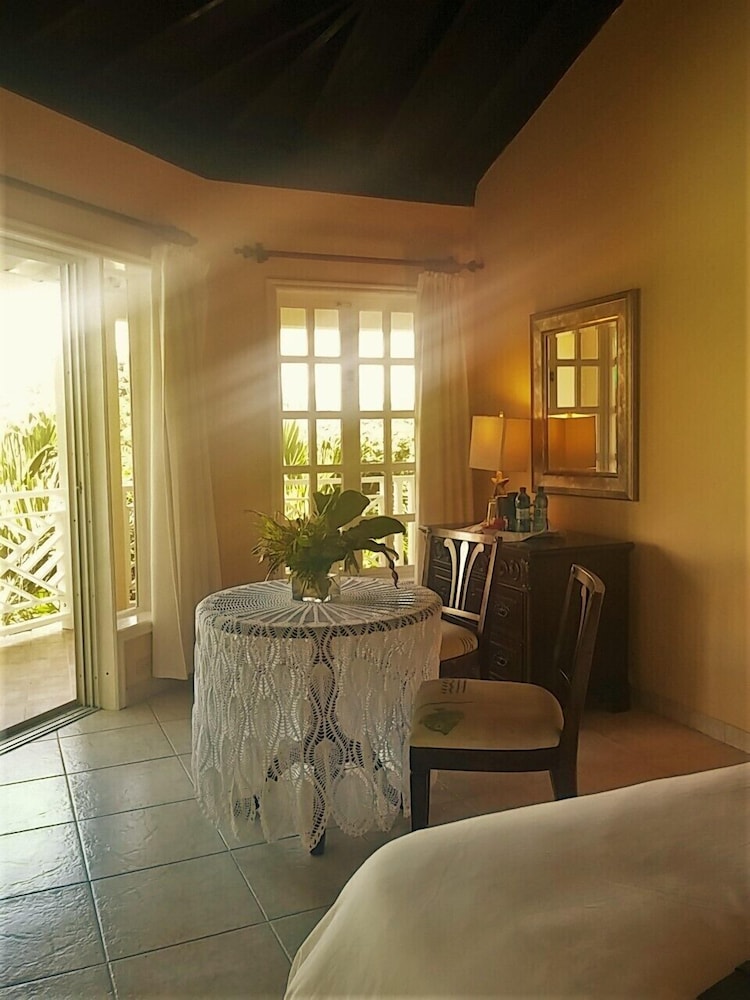Abaka Bay Resort