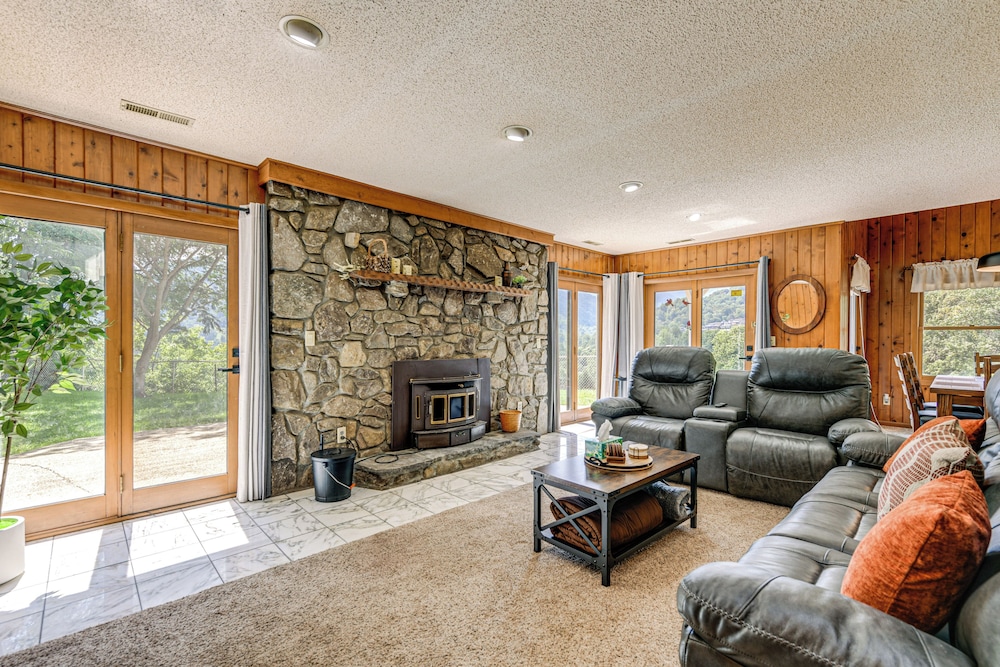 Ski, Hike & Fish: Mtn-view Maggie Valley Retreat