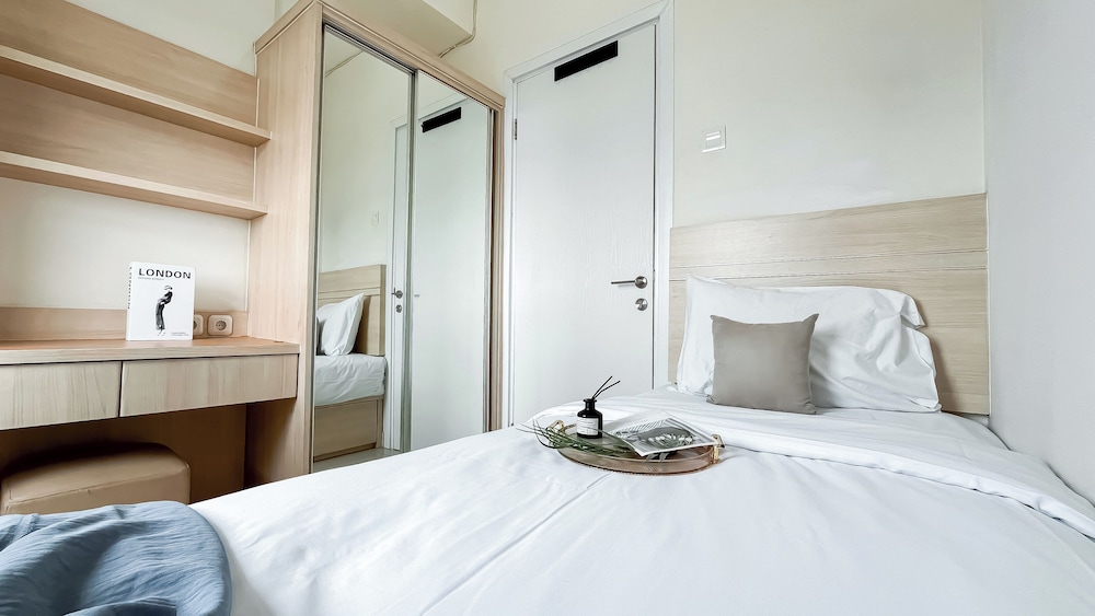 Restful And Homey 2Br At Green Pramuka City Apartment