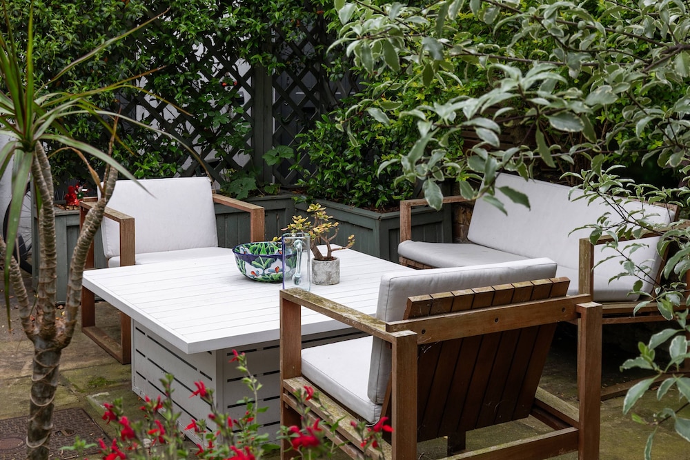 Englefield Road by Onefinestay