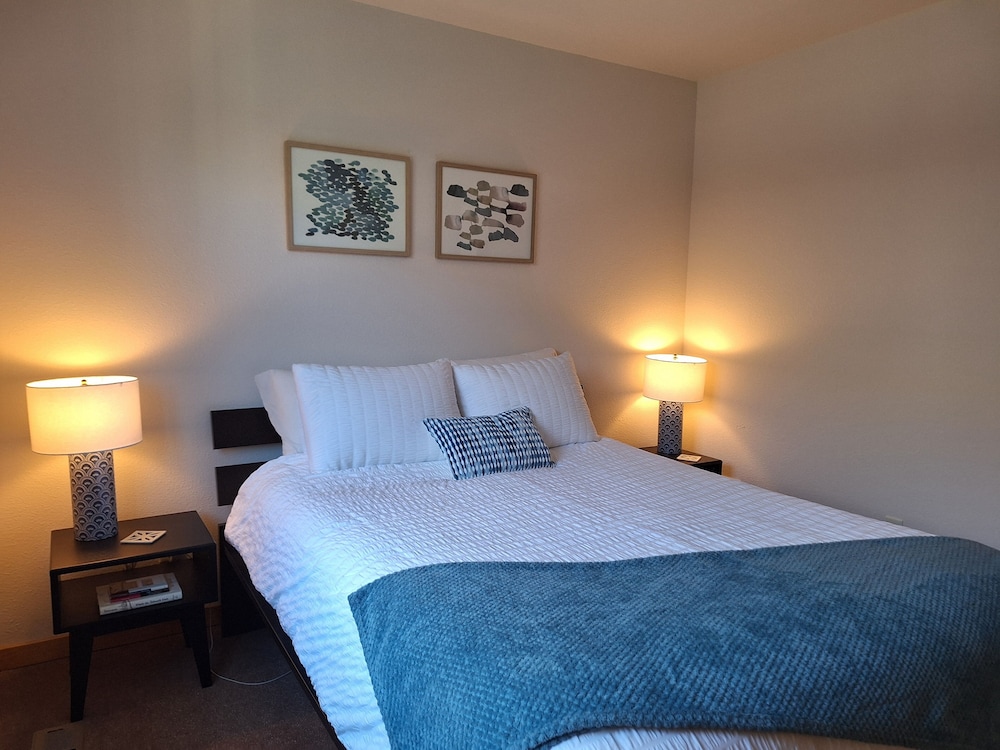 Rigden Retreat Garage, Dog Friendly, Near Trails