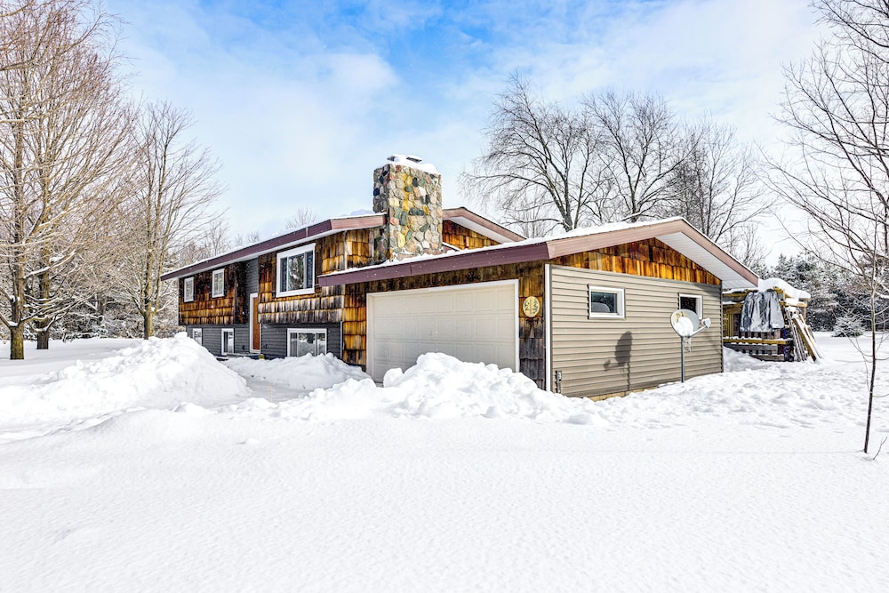 Fire Pit + Yard: Peaceful Northcountry Getaway!
