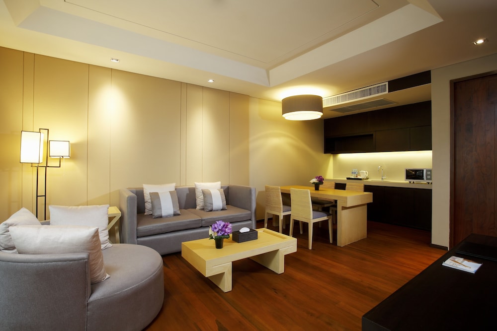 Graceland Khaolak Beach Resort