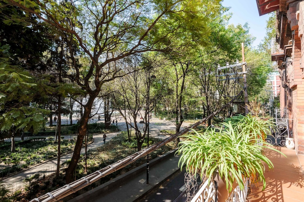 w Grandiose Loft w Great Balcony in Roma Norte