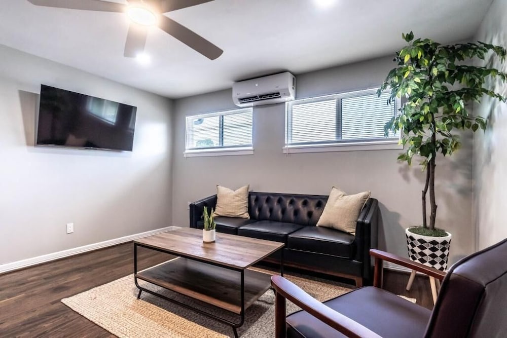 Stylish 1BR Urban Retreat