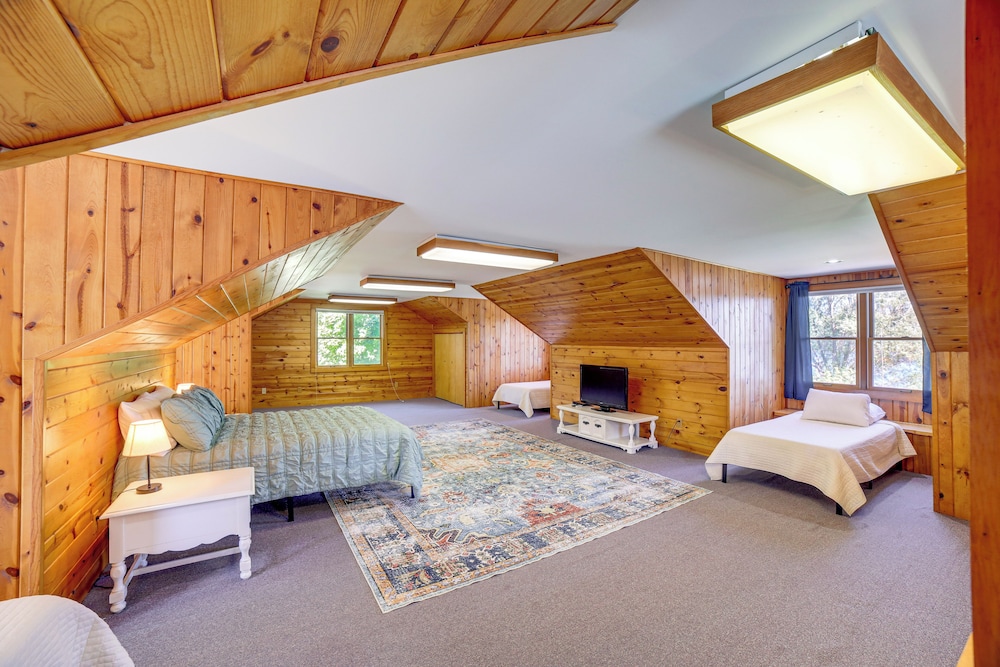 Live Large on Saddle Lake! Family Home w/ Dock