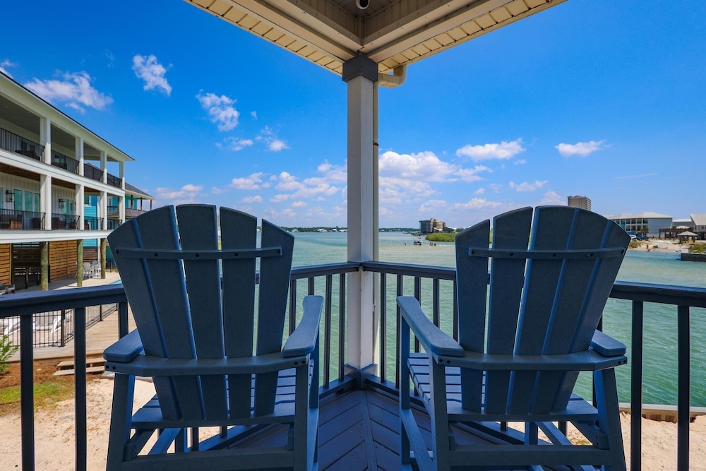 The Pelican 4 Bedroom Home by RedAwning