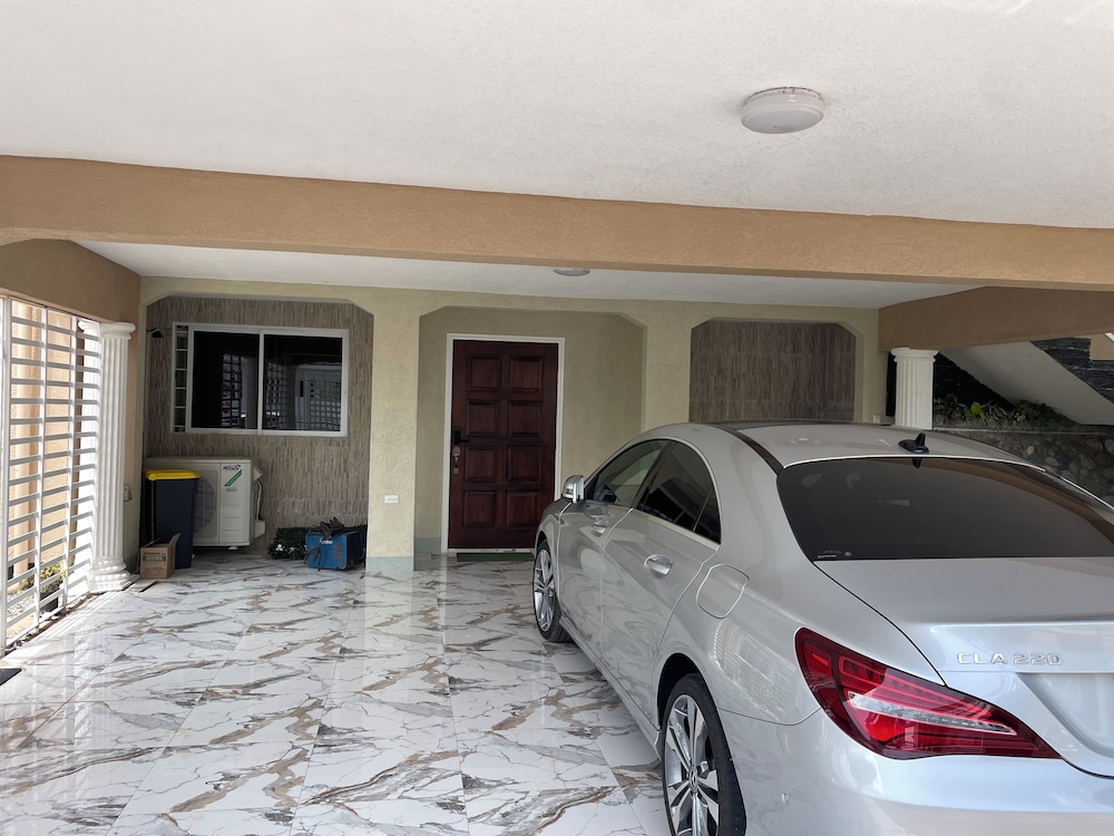 360 Rokview Suites