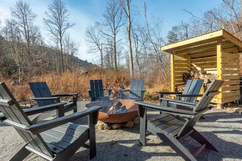 Creekside on Shope hot tub Fire pit