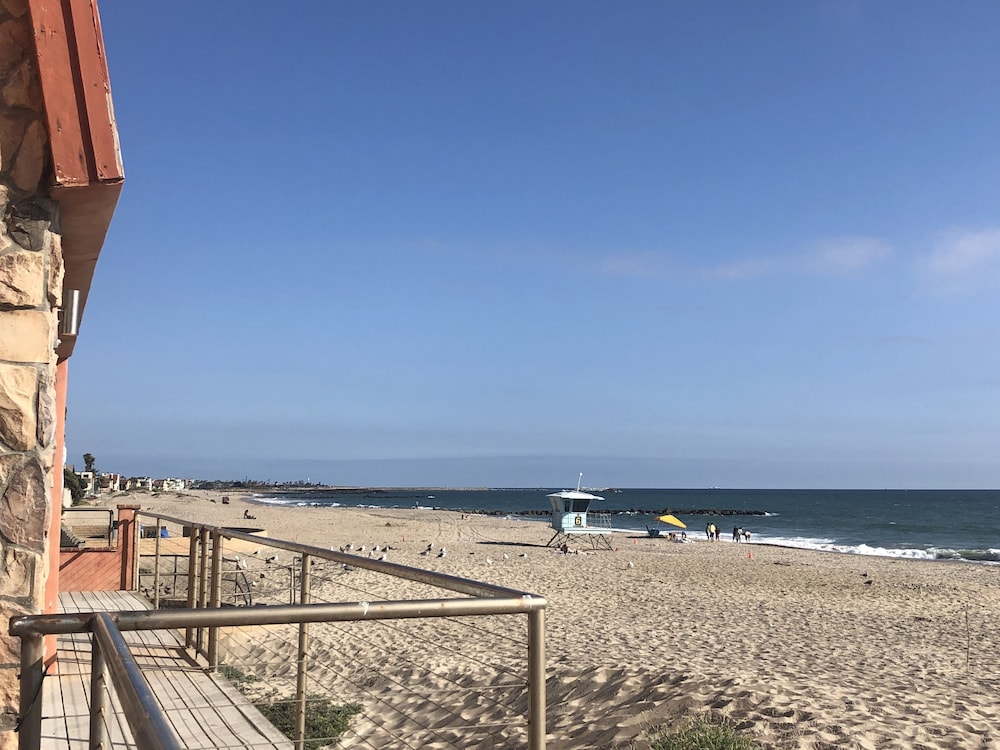 The Shores Inn and Beach Houses