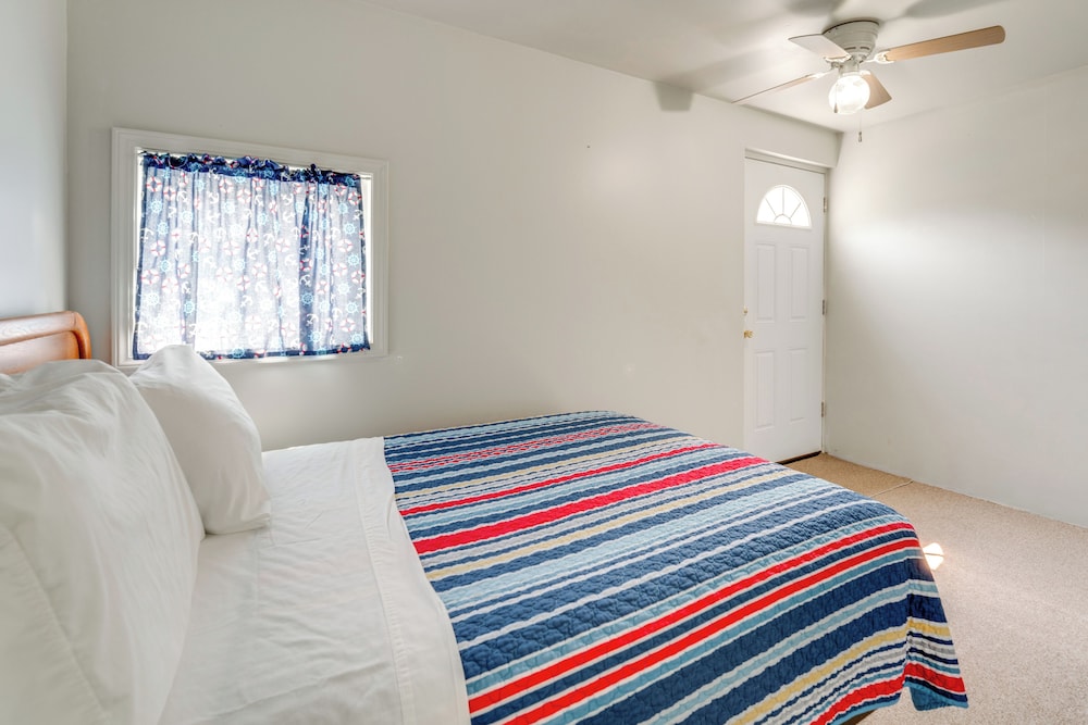 2 Blocks to Beaches: Peaceful Retreat in Lexington