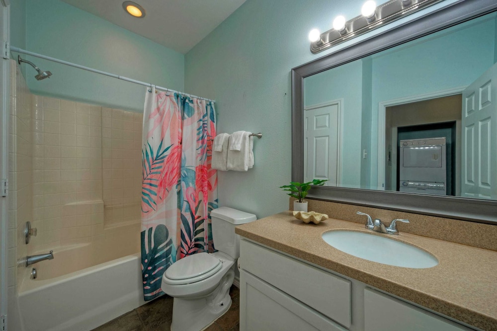 7 Costa Bahia Condos Sleeps 42 + Pool Minutes to the Beach
