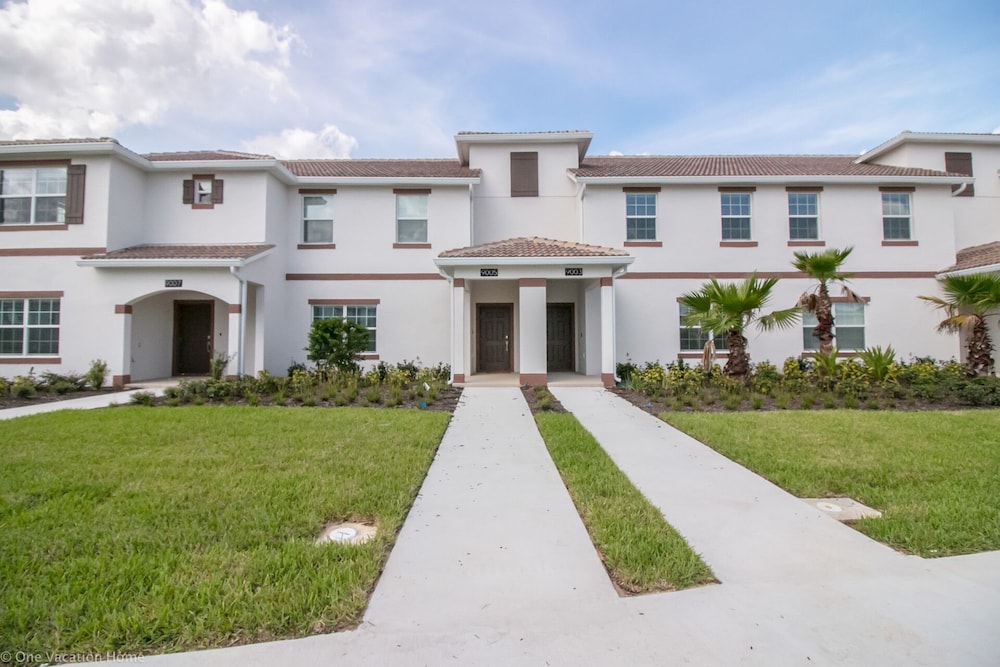 9005 SD - Gorgeous 4BR Townhome - Private Pool - Image 1