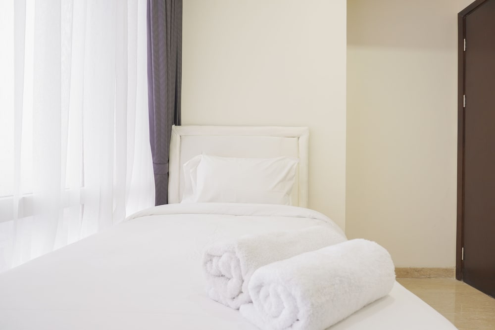 Elegant and Spacious 3BR Menteng Park Apartment, 자카르타 - 12