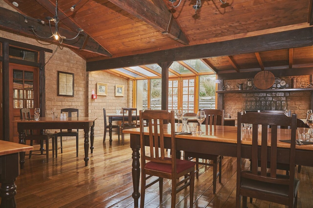 The Danseys Pass Hotel 4