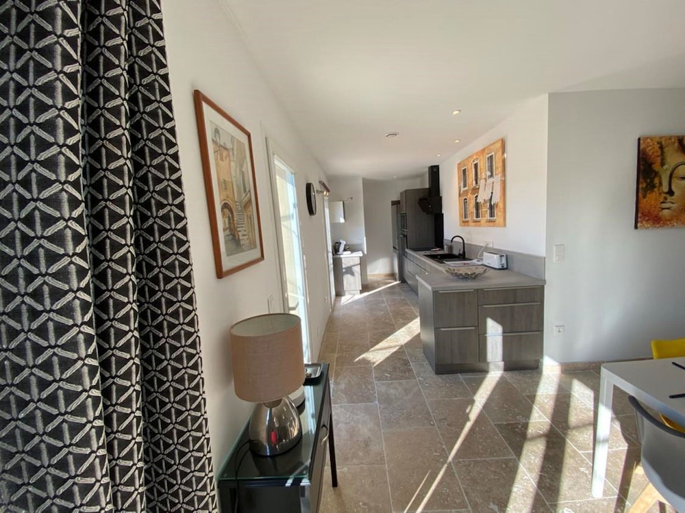 Sun-kissed Villa in Lirac