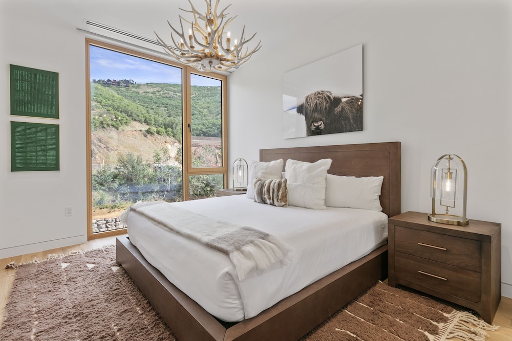 2505 Founders Place - Three Bedroom Deluxe 3 Condo